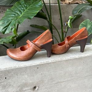 Tsubo tan leather heels